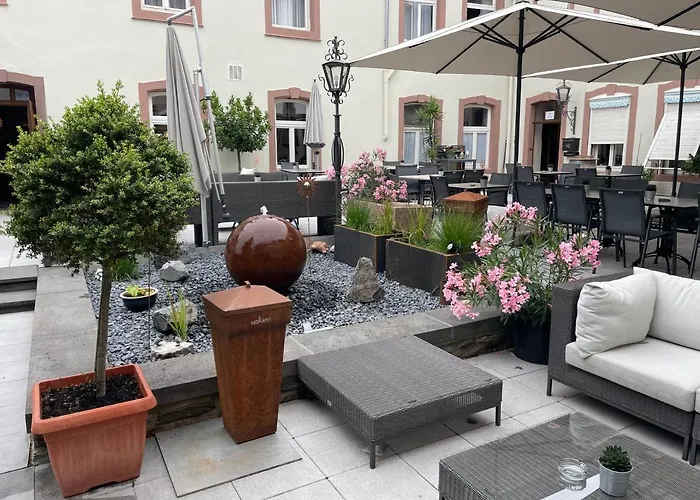 Weingutshotel Piesporter Goldtroepfchen 3* פיספורט