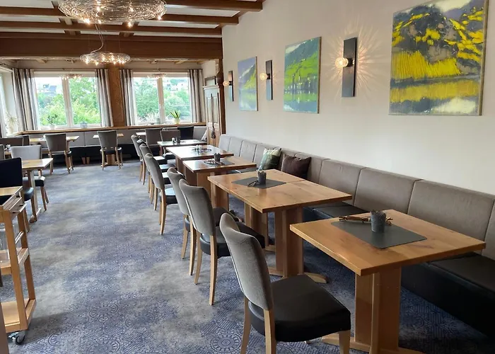 Weingutshotel Piesporter Goldtroepfchen 3* بيزبورت