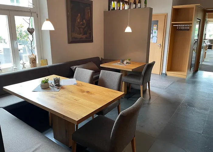 Weingutshotel Piesporter Goldtroepfchen 3* بيزبورت