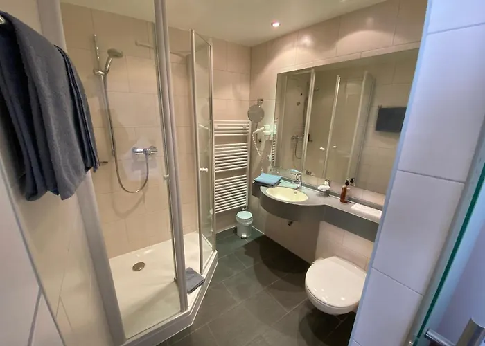 Weingutshotel Piesporter Goldtroepfchen 3* פיספורט